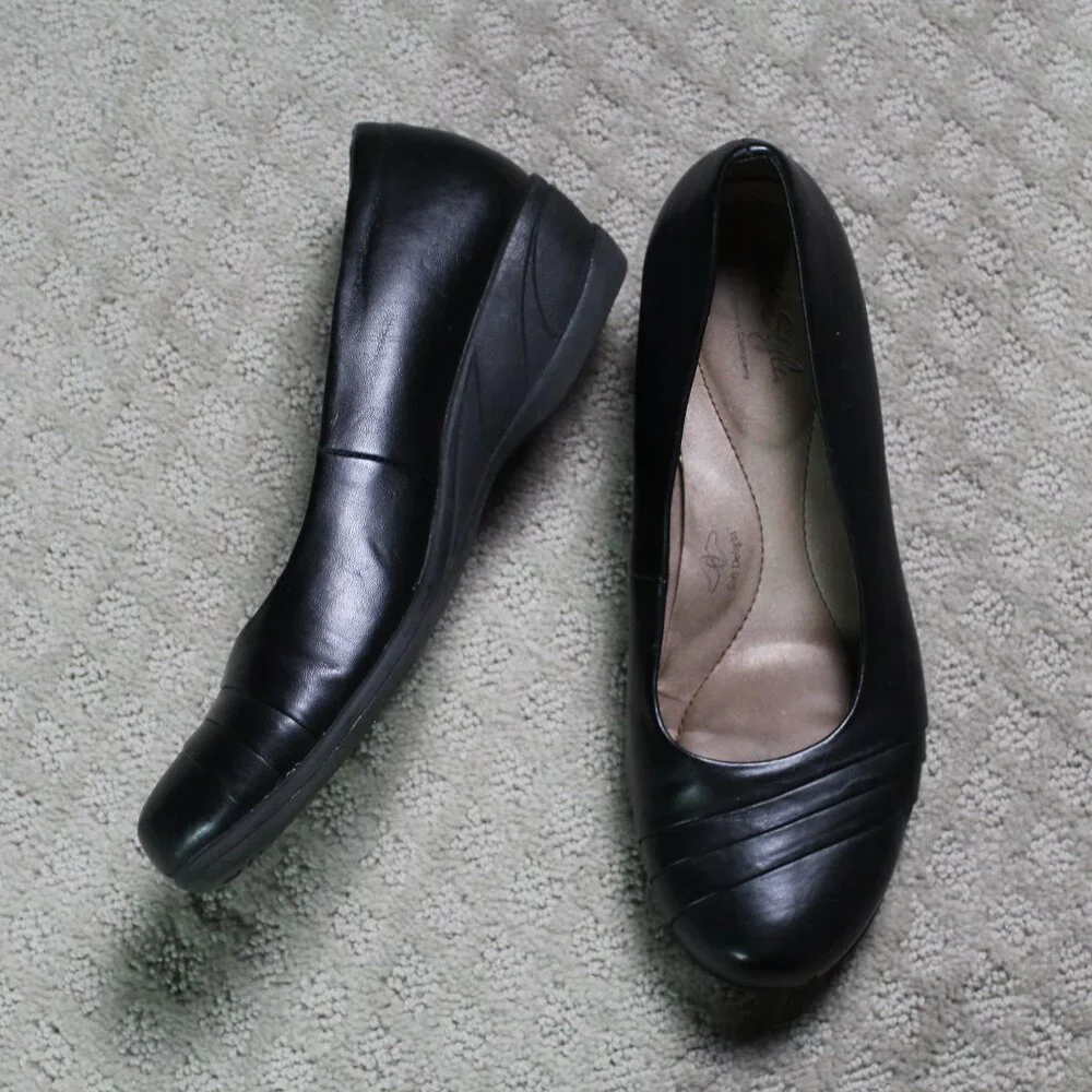 Soft Style Women's 8 Black Ballet-style Low 1.5